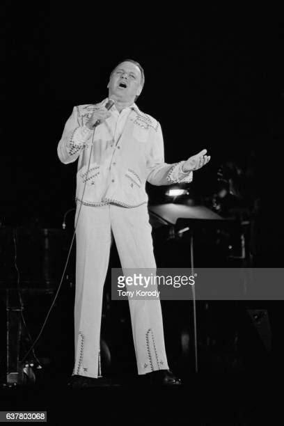 Frank Sinatra Vegas Photos And Premium High Res Pictures Getty Images