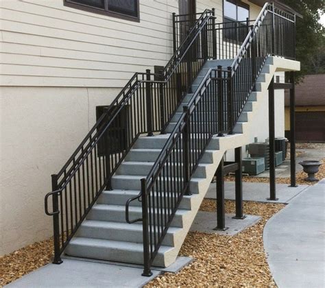 Balusters are the spindles that connect the rail to each step. concrete outdoor staircase - Google Search | Outdoor stair railing, Outdoor stairs, Exterior stairs