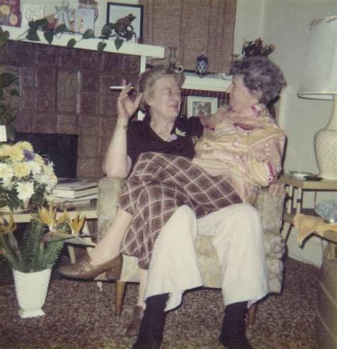 21 Photographs Of Vintage Couples Guaranteed To Melt Your Heart Cute Lesbian Couples Vintage