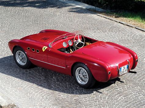 Neben pininfarina wurden auch scaglietti, bertone und vignale mit dem design von ferraris beauftragt. Ferrari 225