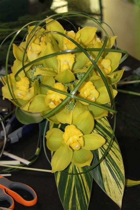 That's a pretty kettle of fish.=das ist eine schöne bescherung. Cymbidium orchid bouquets. | Cymbidium orchids bouquet ...