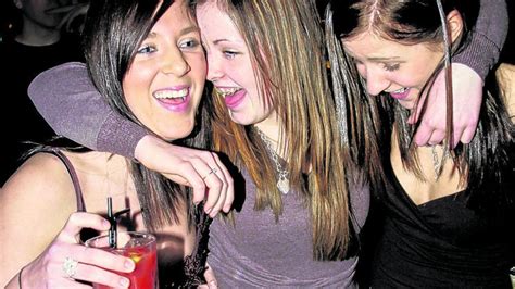 Psychologie Warum Mädchen So Tun Als Wären Sie Betrunken Welt