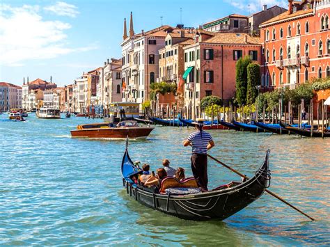 Hiring A Gondola In Venice What You Need To Know City Wonders