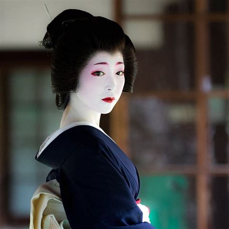 Where And How To See A Real Geisha In Kyoto Geisha Japan Geisha Japanese Geisha