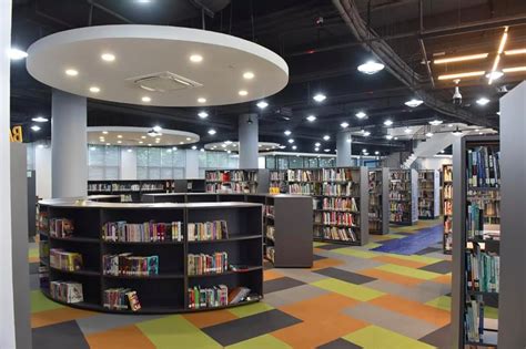 Nestled in a quiet corner of hipster bangsar, l45 kurau community library opens for only 3 days a week and for 3 hours a day, and it's so small that it can fit less than 10 people. Asia Travel Book: 10个雪隆最美图书馆/书局，文青不可错过的打卡地点!