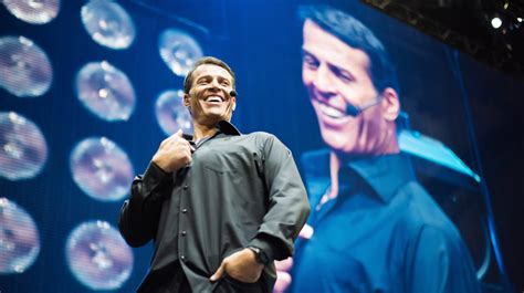 Tony Robbins Accused Of Sexual Misconduct In Buzzfeed Investigation