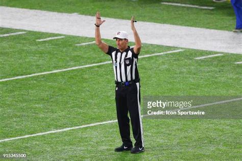 Referee Touchdown Signal Photos And Premium High Res Pictures Getty