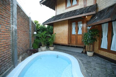 Kampung sumber alam sebuah resort tradisional yang unik dengan konsep vila terapung beratapkan ijuk seolah mengajak anda kembali ke kampung sunda tempo doeloe. Sumber Alam, Garden Of Water Sibentang Private Villa