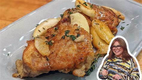 Chicken With Apples And Pears And Cheesy Potatoes Rachael Ray Recipe Rachael Ray Show
