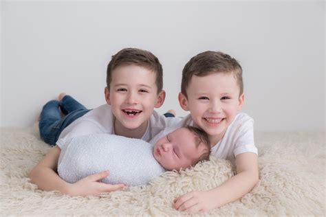 Sibling Photos With Newborn Baby Ideas How To Guide