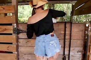 Hot Country Babes Lesbian Fuck At The Farm Blumpkintube Com