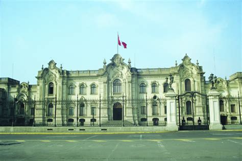 Edificio sede de la intendencia de montevideo, av. La Ciudad de Lima - Perú | LUGARES SORPRENDENTES