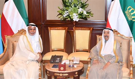 Kuna Kuwait Amir Receives Senior State Officials Citizens