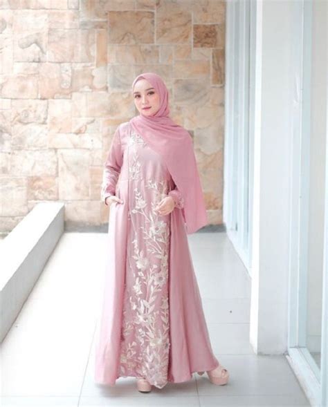 Pin Di Model Gamis Brokat Kombinasi Polos Terbaru Modis Elegan Dan Mewah