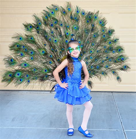 These are the top 12 chic peacock costume products that will have you looking colorful and lush. Pretty Peacock Instructions to make your own are here: http://ideas.coolest-homemade… | Peacock ...