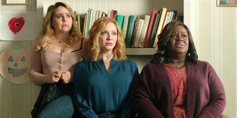 (hey, they're just trying to get enough money to take care of their kids!) Good Girls Series Premiere Review | Screen Rant