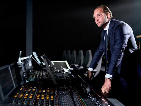 Stępień jest producentem filmowym, który ma na swoim koncie produkcję takich filmów, jak służby specjalne, last minute, czy pitbull. Jak zrobić kasowy film? Emil Stępień - „producent filmowy ...