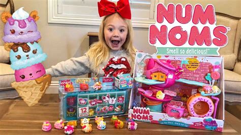 Everleigh Opens Tons Of Surprise Num Noms They Smell Amazing Youtube