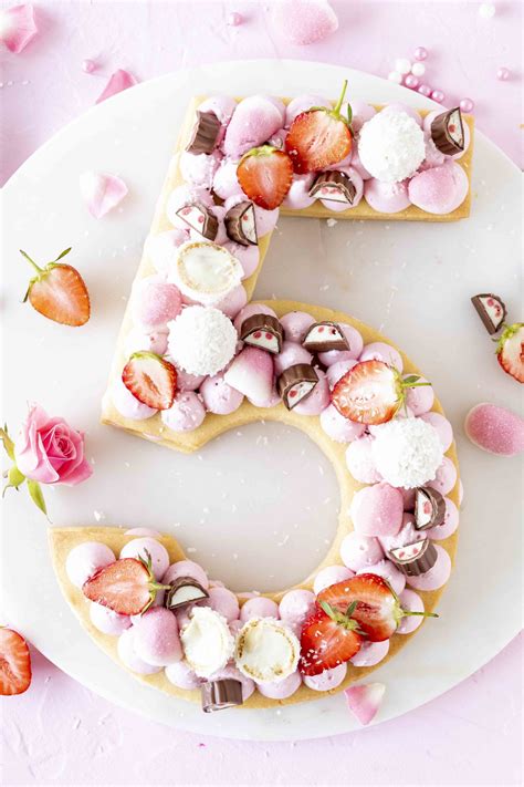 The name stands for caramel kitchen in german, although it should be called caramel heaven. Candy Number Cake (Kuchentrend 2018) - Emma's ...