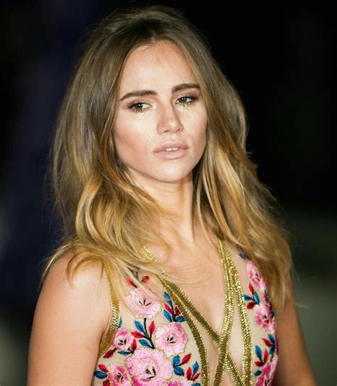 Bleaching hair can leave it more fragile than before, it's important that when you first apply the dye it should be on untouched hair. Suki Waterhouse | Music festival makeup, Suki waterhouse ...