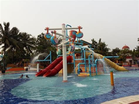 Wisata Air Ocean Park Water Adventure (Serpong, Indonesia) - Review