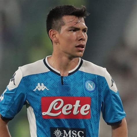 Lozano suffered a nasty gash above his eye and needed a neck brace as he was taken off the field. Hirving Lozano en portada europea - Westchester Hispano