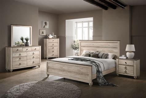 Roundhill Furniture Imerland Contemporary White Wash Finish Bedroom Set