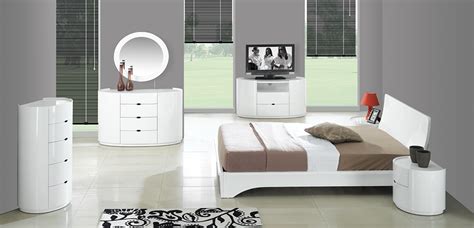 High Gloss White Bedroom Furniture Decor Ideas