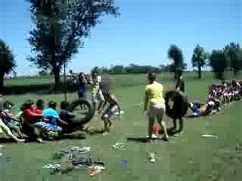Aquí hay fotos sobre juegos recreativos para adultos al aire libre. CS CAMPA 2007 juegos al aire libre!!! - YouTube