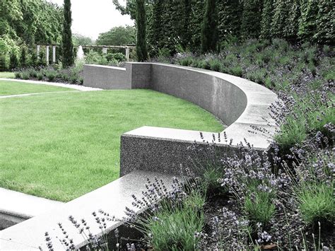 Klicken sie hier um mehr informationen zu dieser webseite zu erhalten. Massiver Granit im Garten | Kusser Granitwerke