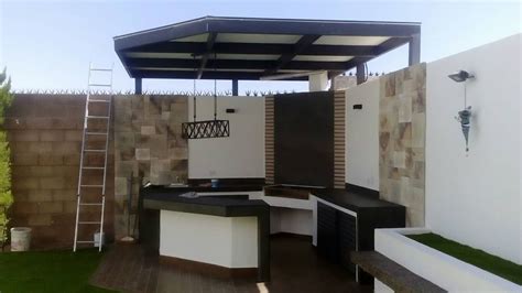 Es por ello que en esta ocasión queremos compartir estas ideas para la decoración patios pequeños. Ultimos detalles jardines modernos de homify moderno | Jardines para casas, Asadores de patio ...