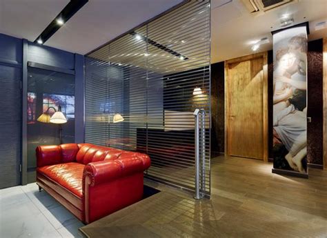 Modern Office Design Blending Elegant Style And Homey Feel With Art