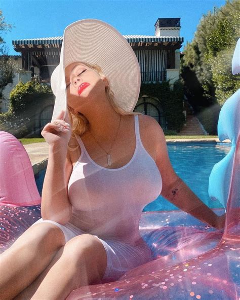 Sexy Christina Aguileras Big Milf Boobs Ig Aug 10th 5 Pics Xhamster