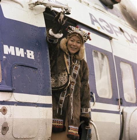 Фото Девушка в вертолете 1979 год Камчатская обл г Петропавловск