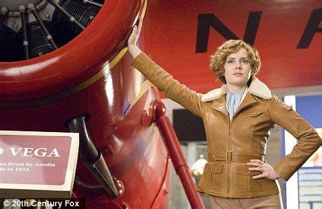Official facebook page of amelia earhart. Amy Adams como Amelia Earhart en Night at the museum 2 ...