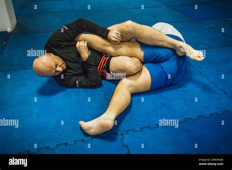 Bjj Brazilian Jiu Jitsu Ground Fight Training Combat Sparing Leg Lock Kneebar Submission