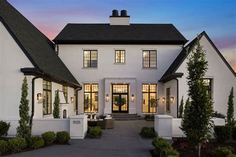 White stucco home with dark trim. Modern farmhouse exterior, House paint exterior, Modern ...