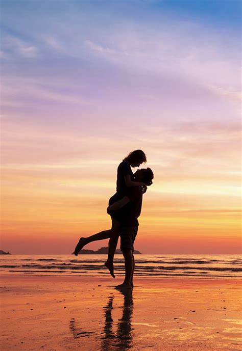 10 Registry Items Youve Never Seen Before Photos Couple Plage Couple Beach Pictures Cute