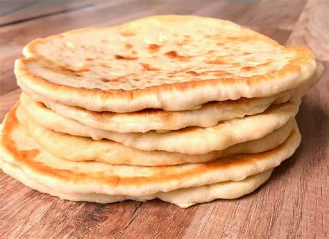 THE EASIEST HOMEMADE PITA BREAD RECIPE