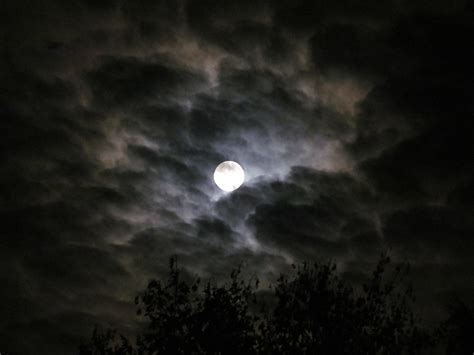 Луна В Облаках Фото telegraph