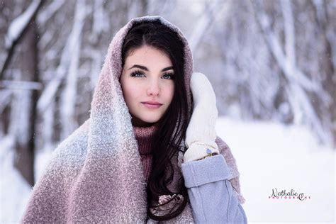 Wallpaper 500px Women Model Portrait Winter Depth Of Field Sweater Brunette Blue Eyes