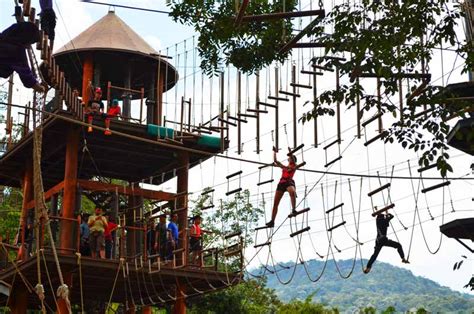 Penang escape theme park monkey business, learn to climb like a pro and perfect your balancing skills on this challenging rope course. مغامرة سياحية في منتزه لعبة مغامرات الهروب بينانج | تورنا