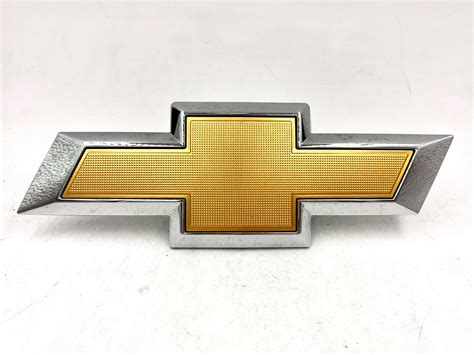 Oem 15 20 Chevrolet Suburban Tahoe Rear Tailgate Emblem Logo 22814069