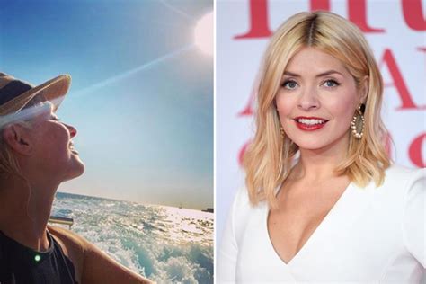 Holly Willoughby Shows Her Natural Beauty As She Goes Make Up Free On A Boat On Another Holiday
