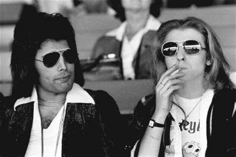 Freddie mercury (born farrokh bulsara; 25 Romantic Photos of Freddie Mercury With Mary Austin ...