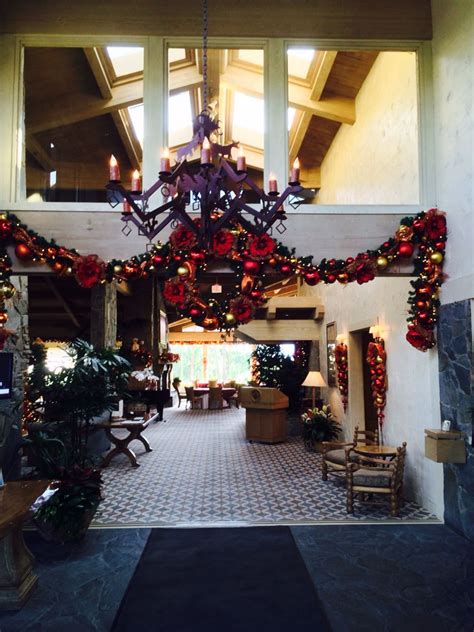 The Lakes Country Club Entrance Ready For Christmas