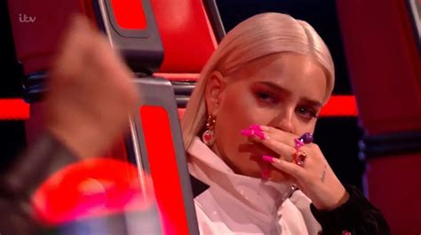 The Voice Judge Anne Marie Breaks Down In Tears During Show