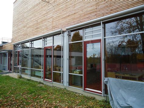 In diesen video wird der pfostenstoss für eine pfosten riegel fassade gezeigt und wie man diesen auch ändern kann. Schreinerei Lauerer - Pfosten-Riegel-Fassade