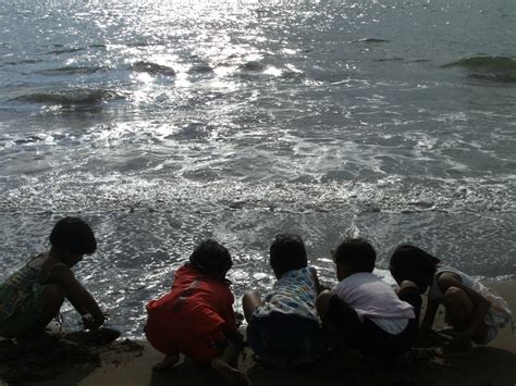 Lukisan sedemikian dilihat oleh kanak kanak berusia 4 5 tahun sebagai permainan yang menyeronokkan dan menarik. Priondono: Foto : Lukisan Pantai Kanak-Kanak