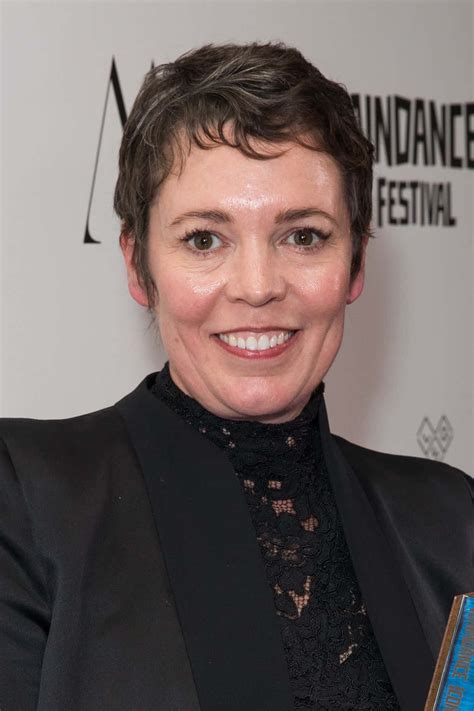 Download Actress Olivia Colman Sparkly In Purple Gown Wallpaper